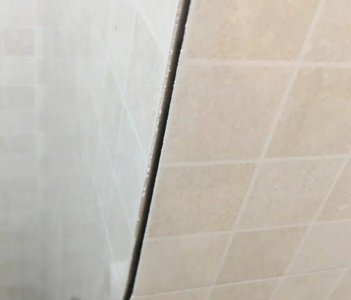 桐梓瓷砖空鼓维修公司分享阳台瓷砖脱落的修复过程可以分为以下几个步骤