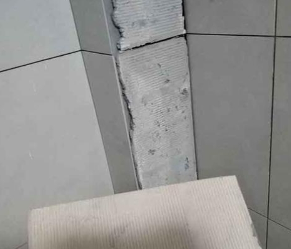 桐梓瓷砖空鼓维修公司分享下厨房瓷砖脱落的补救措施。